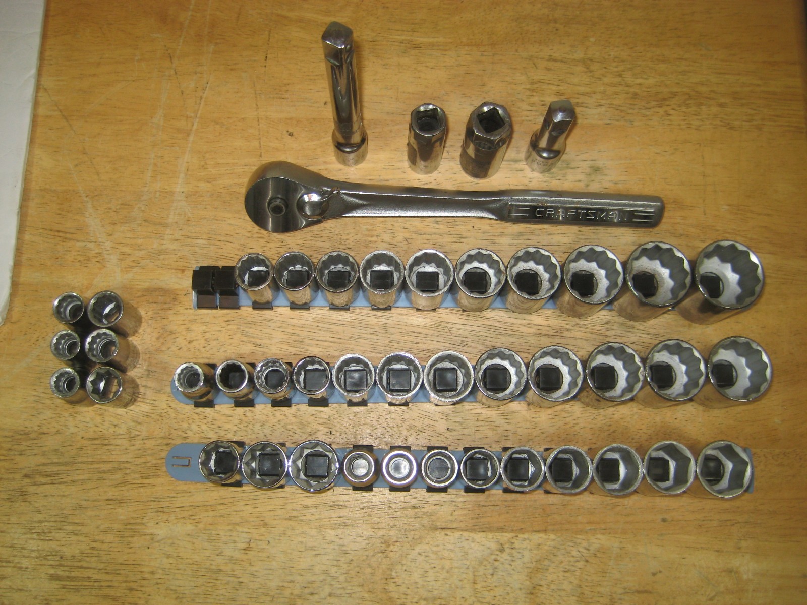 Vint Craftsman 42 Sockets Metric & SAE 1/2″ Drive G Series – Ratchet- 3 & 6″ Ext