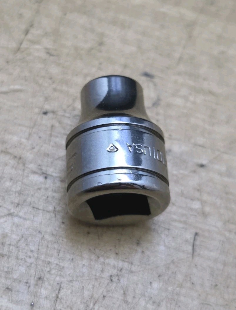 New Snap On F101 – 3/8″ Drive 5/16″ Shallow 12 Point Chrome Socket