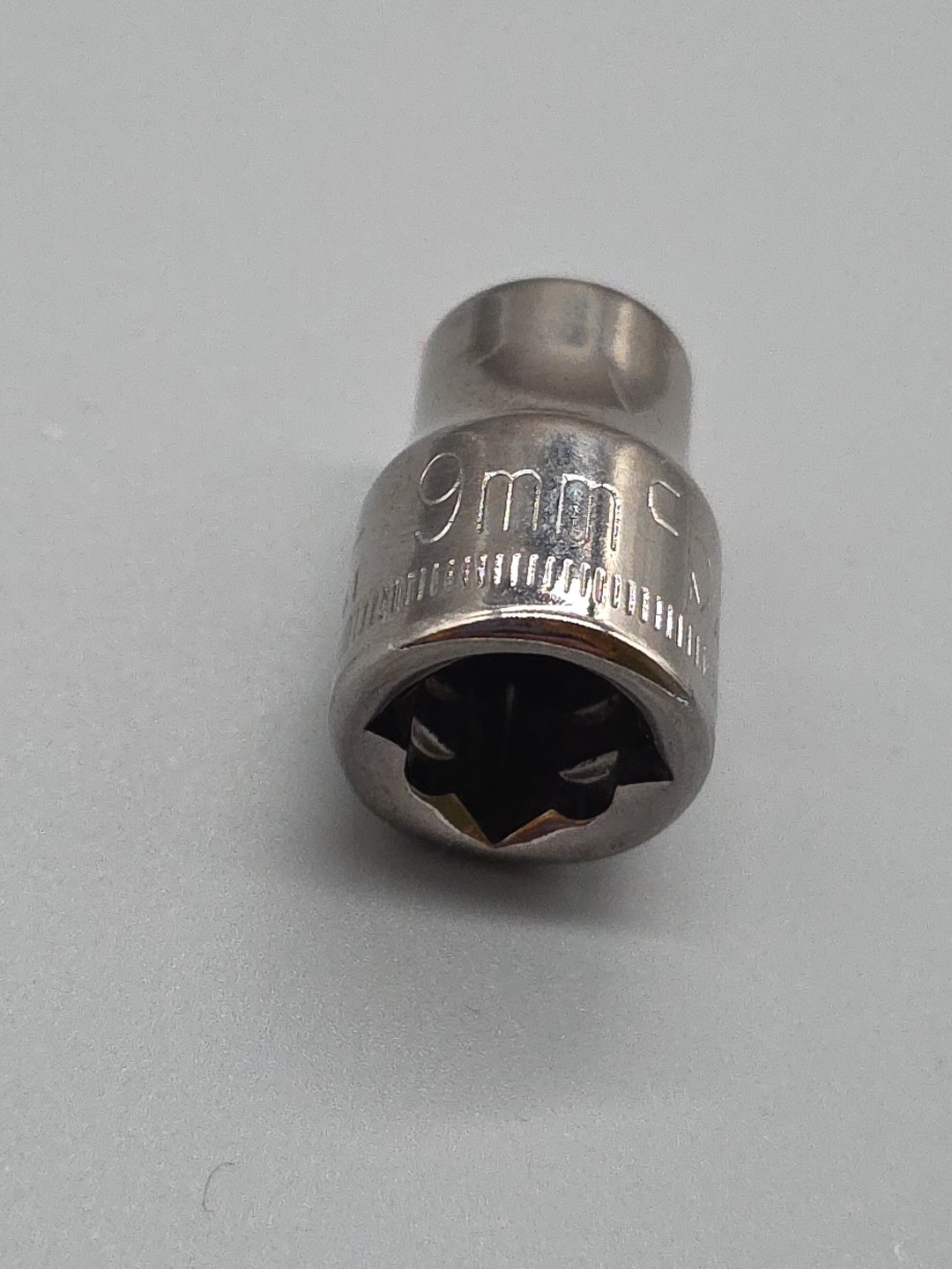 Craftsman Tools – 3/8″ Drive 6 Point 9mm Shallow Socket – G2 43541 USA