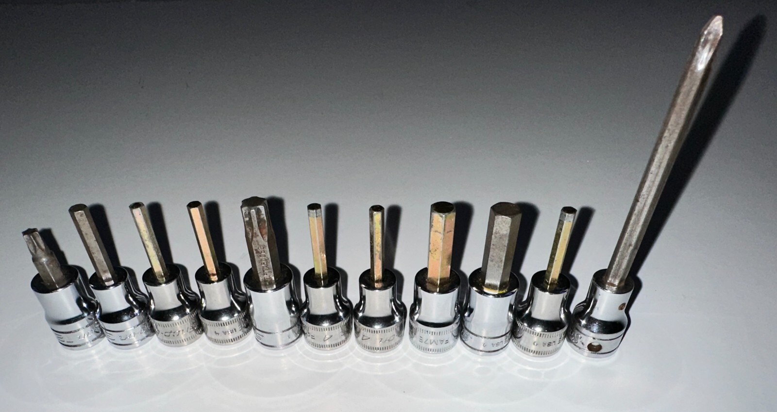 Variety of Snap On Sockets, 3/16 FA6E, 4 FAM4E, 5/16 FAIOE, 8 FTX500E, 7 FAM7E +