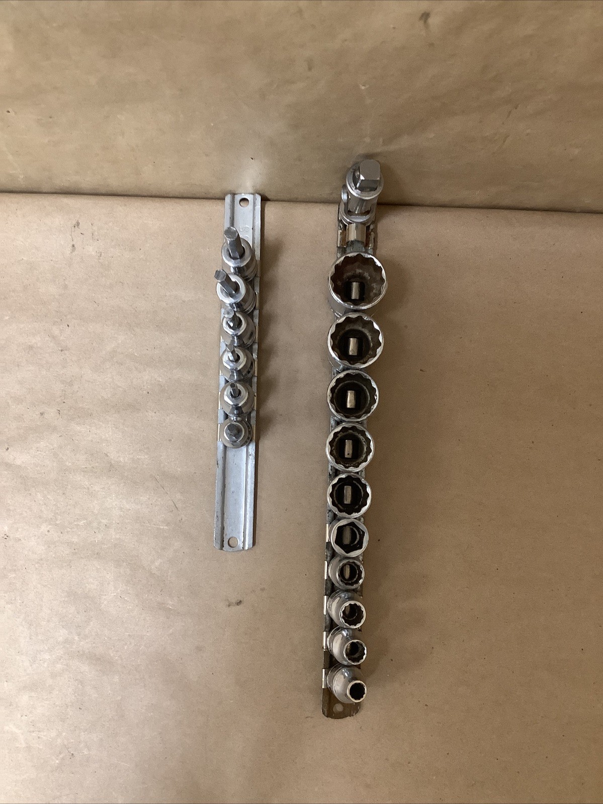 Snap On FL860 17pc 1/4”-7/8” & 5/32”-1/4” 3/8” Drive 12PT Socket Set -Silver