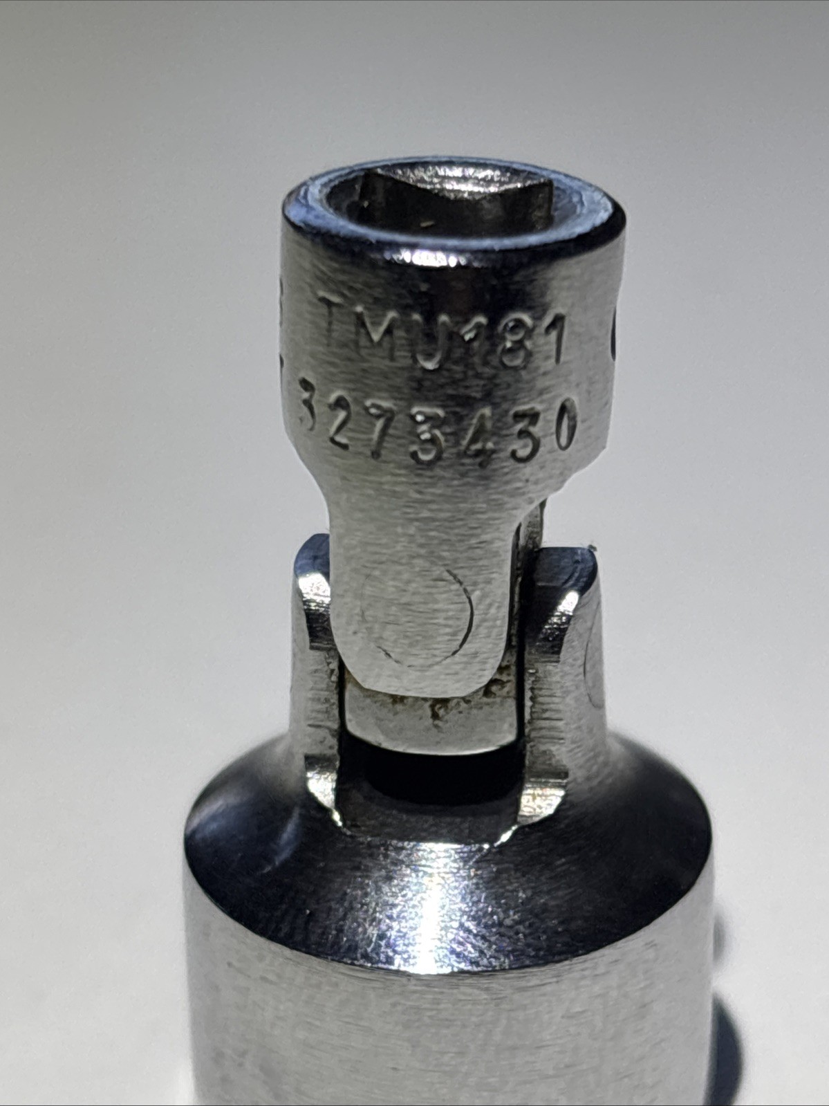 Snap-on Tools TMU181 9/16″ 12pt Point 1/4″ Dr Universal Swivel Socket 🇺🇸