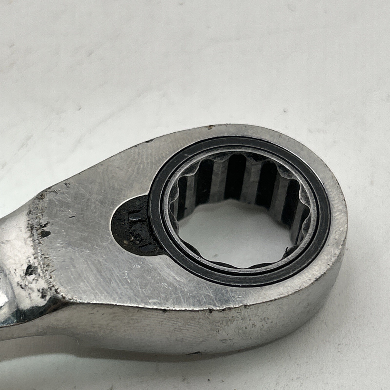 BROKEN 15 mm 12-Point Metric 15° Offset Ratcheting Combination Wrench Blue-Point