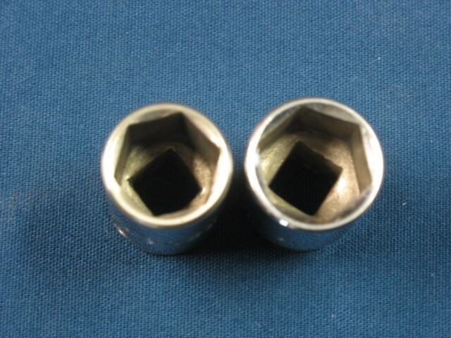 2 Mac Tools 5/8in & 11/16in Shallow 6 Point 3/8in Drive Chrome Sockets