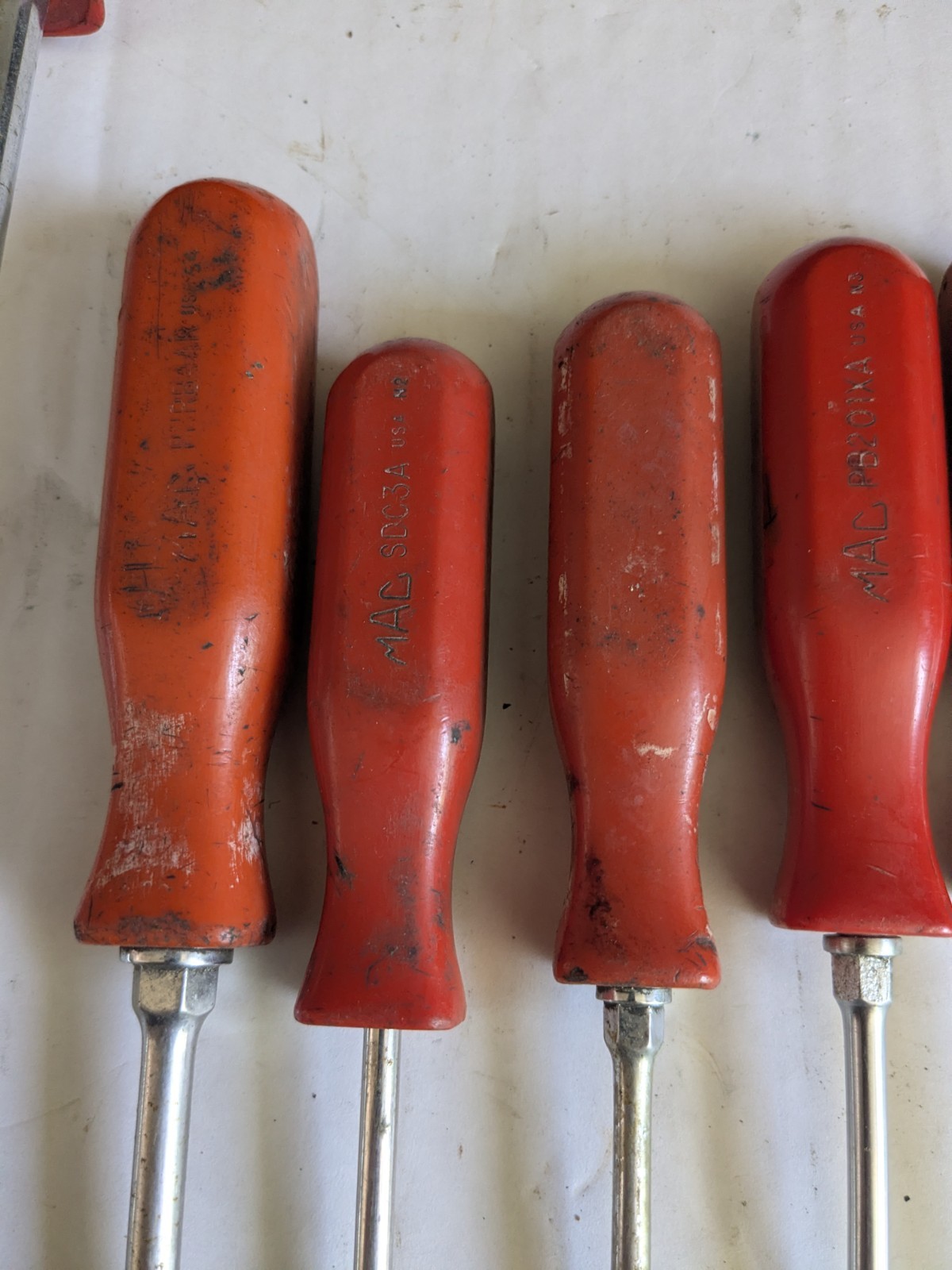 Mixed Lot 7 Pcs Vtg Mac Tools Hard Red Handle Screwdrivers 14″ 12″ 8″ 6″
