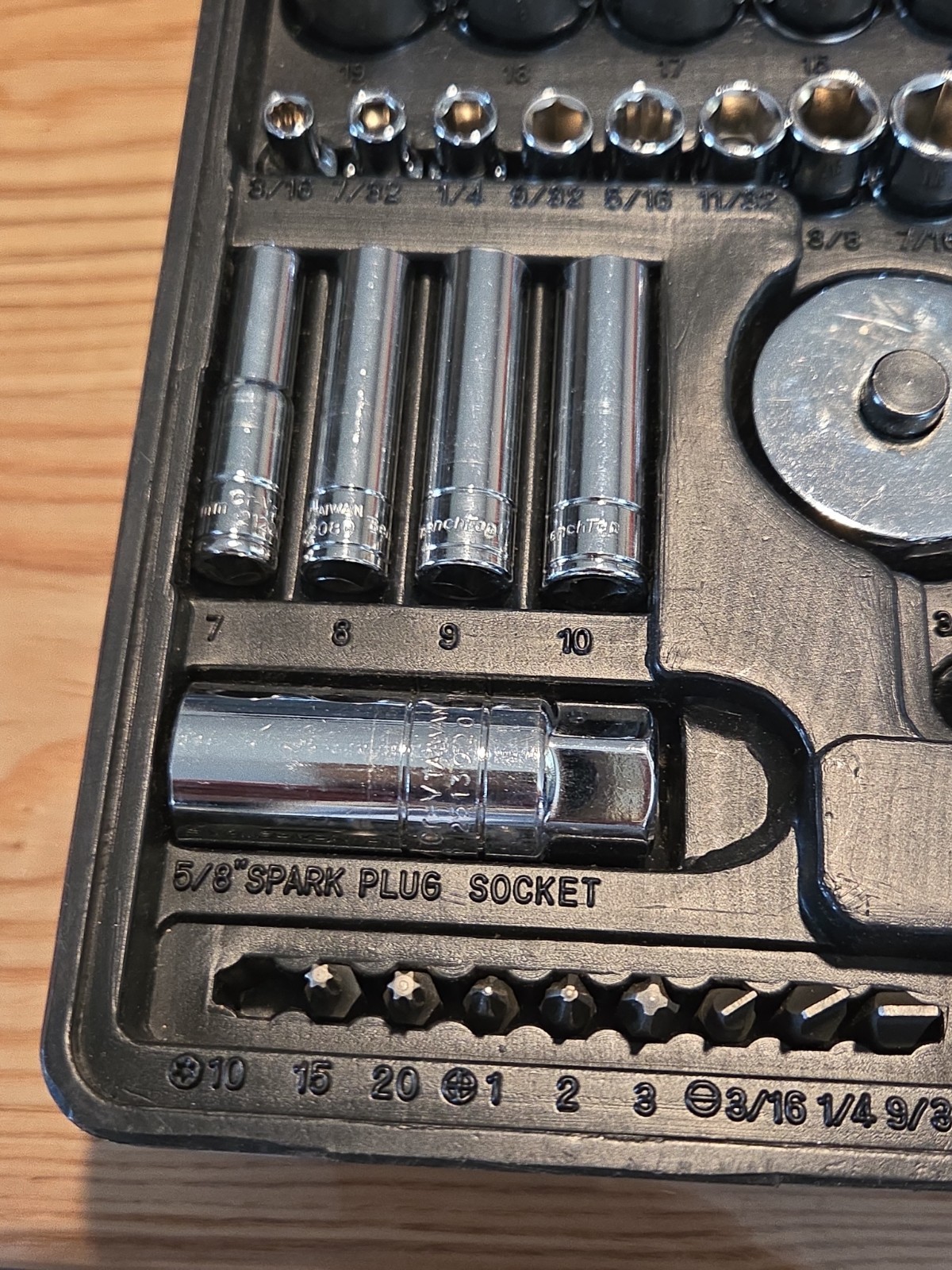 Benchtop 100 Piece Mechanics Tool Socket Set 1/4” 3/8” 1/2” Drive Metric & SAE