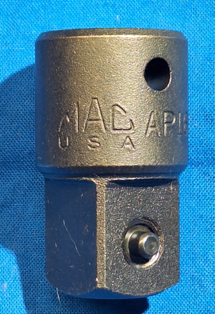 Mac Tools AP1624 1/2″ drive to 3/4″ drive impact adapter socket with locking pin