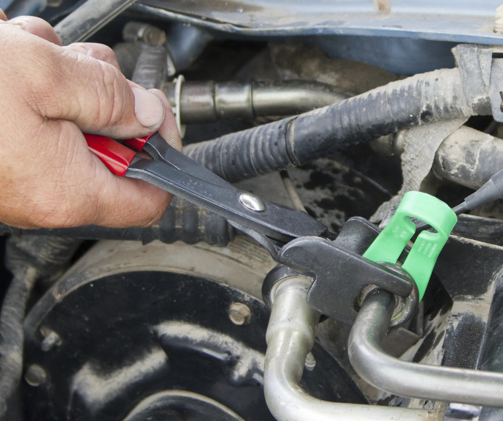 A/C and FUEL LINE DISCONNECT PLIERS – automotive tool – Lisle Tools #37300