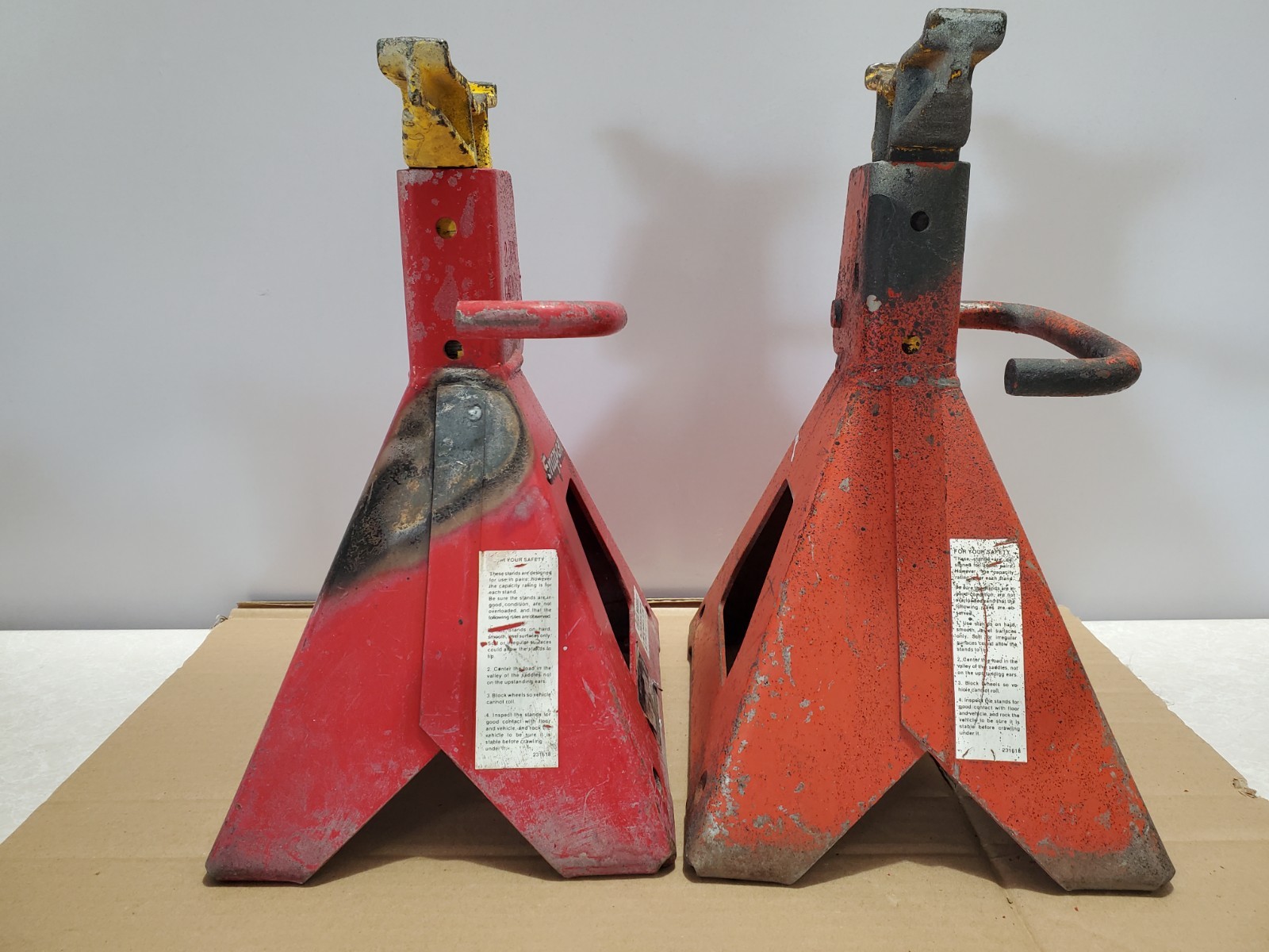 SNAP-ON USA – 2 Ton Vehicle Jack Stands ~ Colors NOT identical ~ SEE PHOTOS