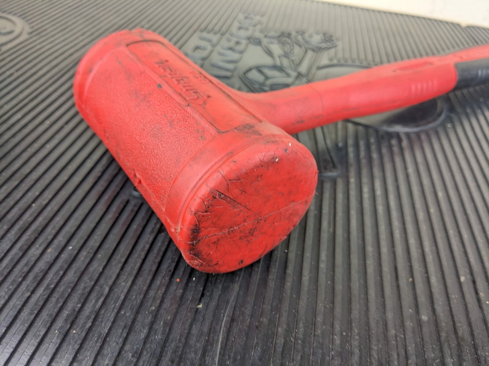 #ba806 Snap-On HBFE48 Dead Blow 48-Ounce Soft Grip Hammer RED