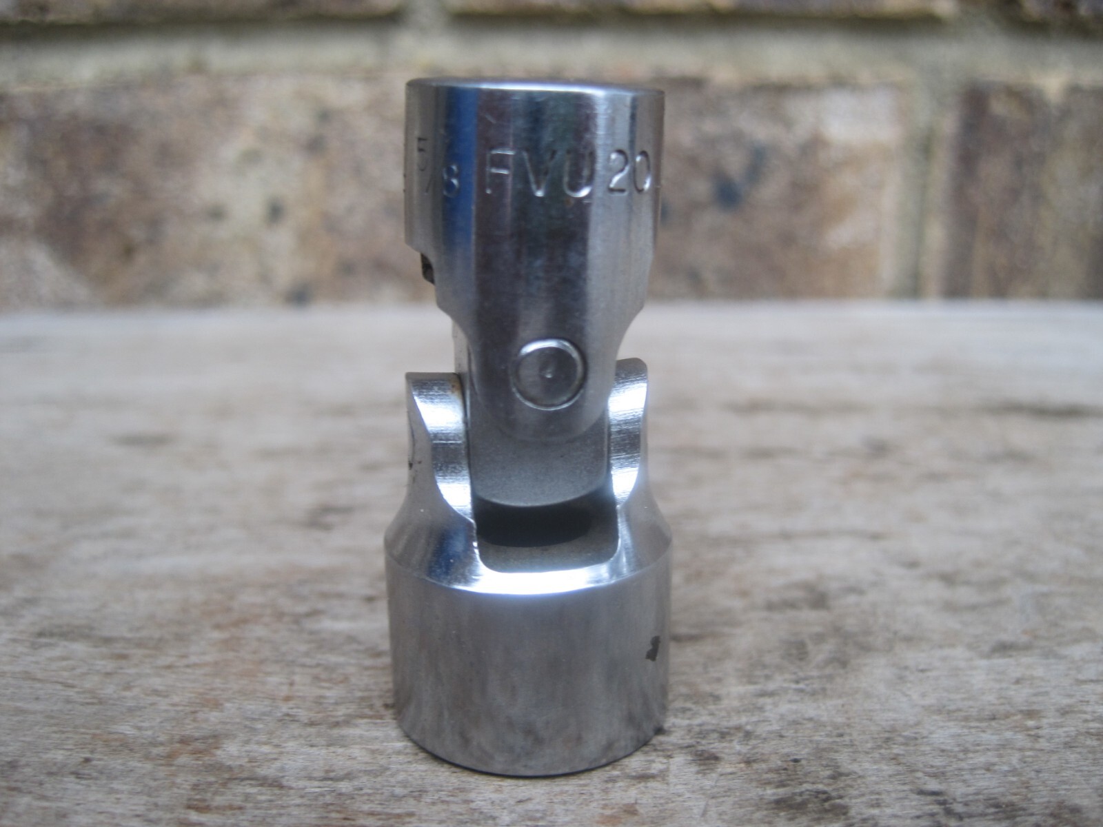 Snap-On 3/8″ Drive 5/8″ Swivel Universal 12pt Socket FVU20
