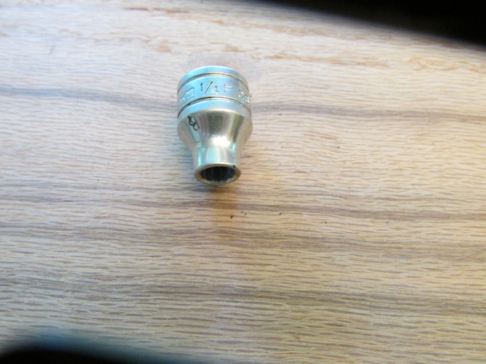 Nice Snap On 3/8″ Drive 1/4″ Shallow 12pt SAE Socket F081