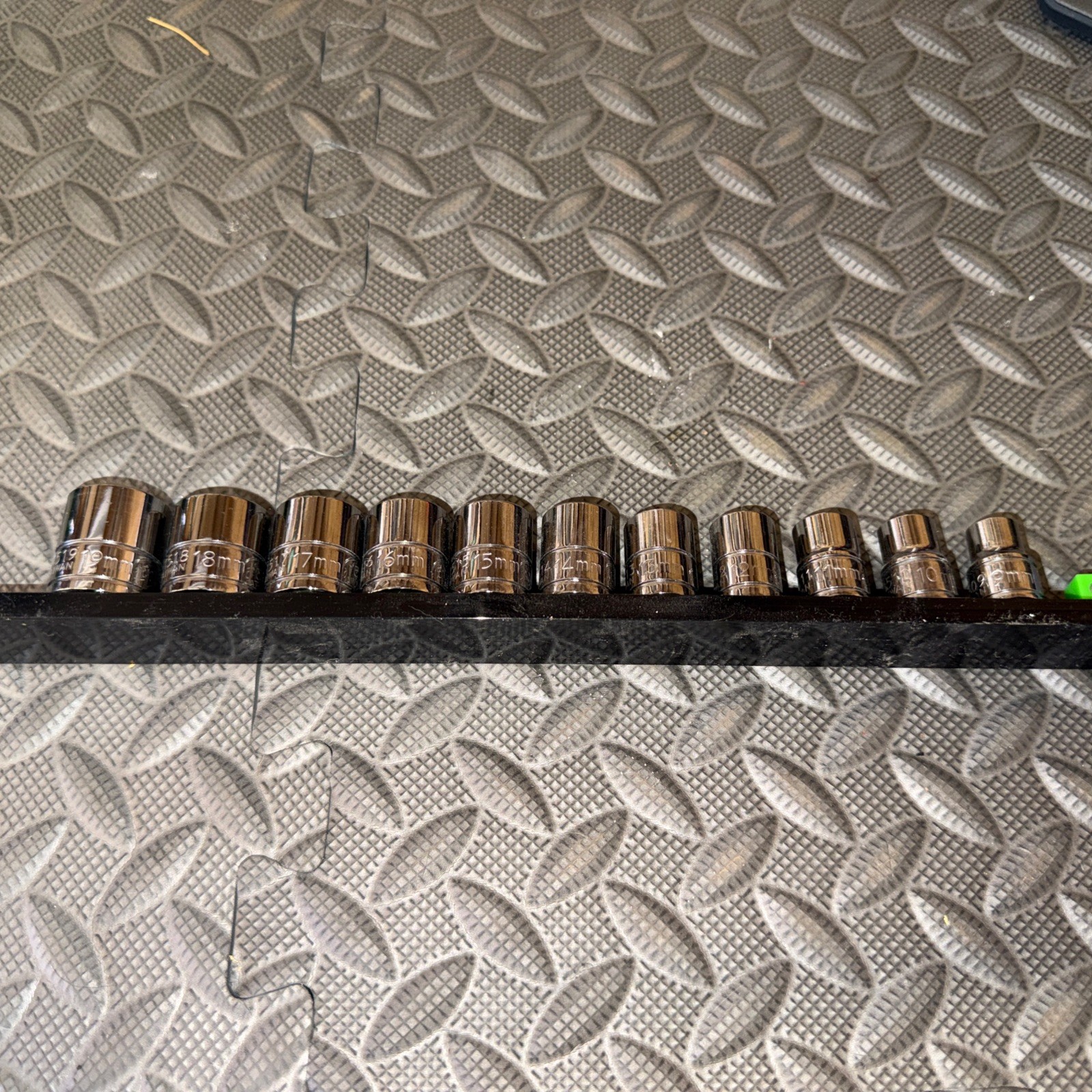 Williams 3/8 Metric Shallow 11pc 9-19mm Socket Set With Abs Rail