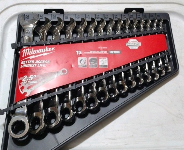 Milwaukee 15pc MAX BITE Metric Ratcheting Combo Wrench Set 8-22mm #48-22-9516