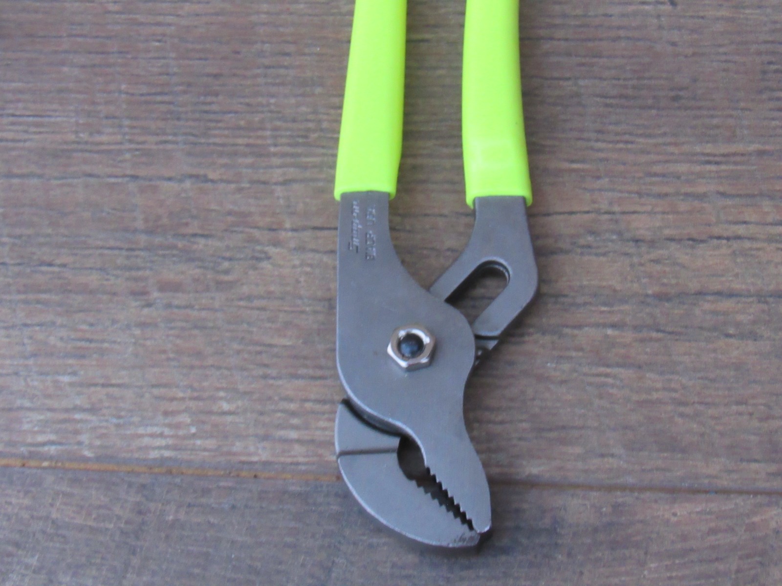 SNAP ON 91ACP HI VIZ YELLOW 9″ ADJUSTABLE JOINT INTERLOCKING CHANNEL PLIERS HV