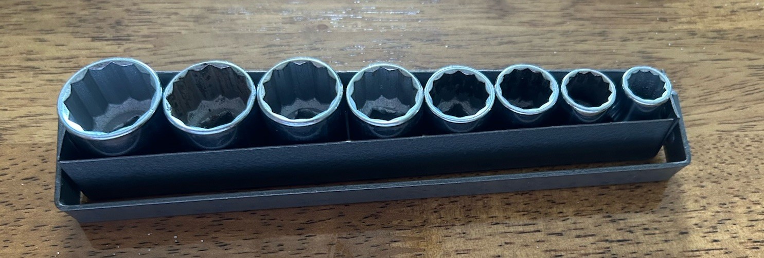CRAFTSMAN 8PC 3/8″ DRIVE SAE 12PT SOCKET SET WITH METAL TRAY V SERIES