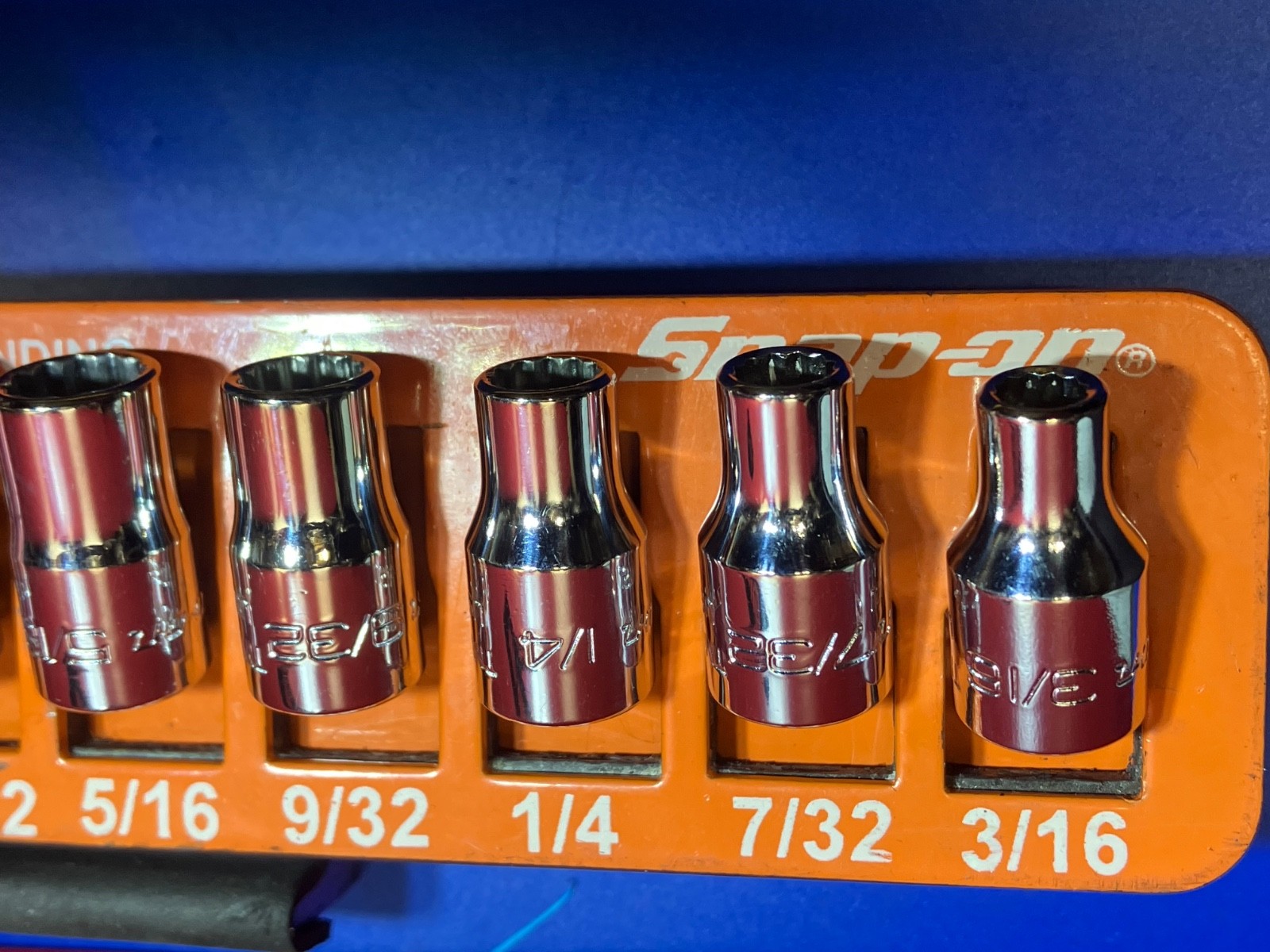 Snap On 1/4″ Drive 12-POINT SAE Shallow Socket Set W/Collectable All Metal Tray