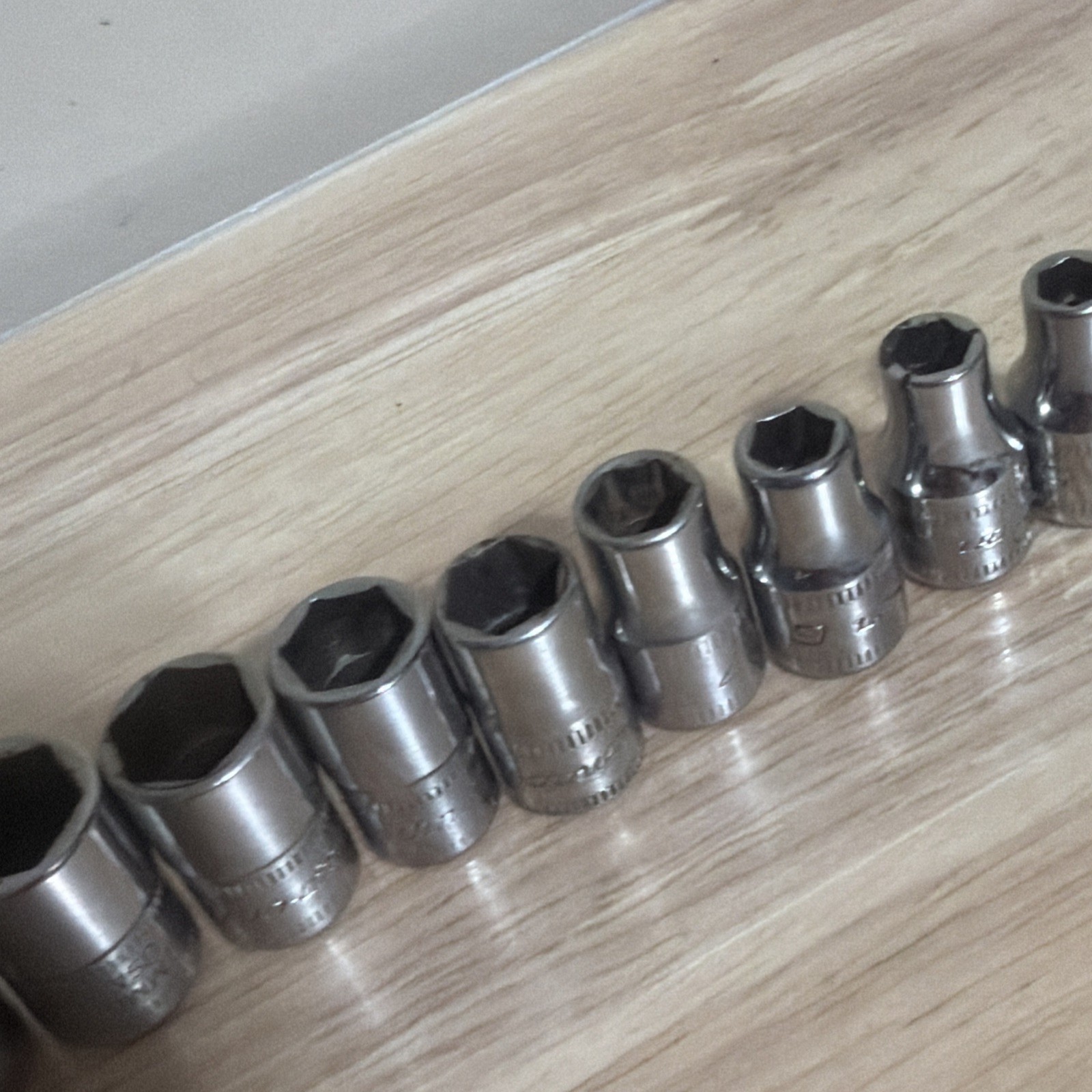 Snap-on™ 1/4″ drive 5 thru 15 mm 6-point Shallow Socket Set 112TMMY