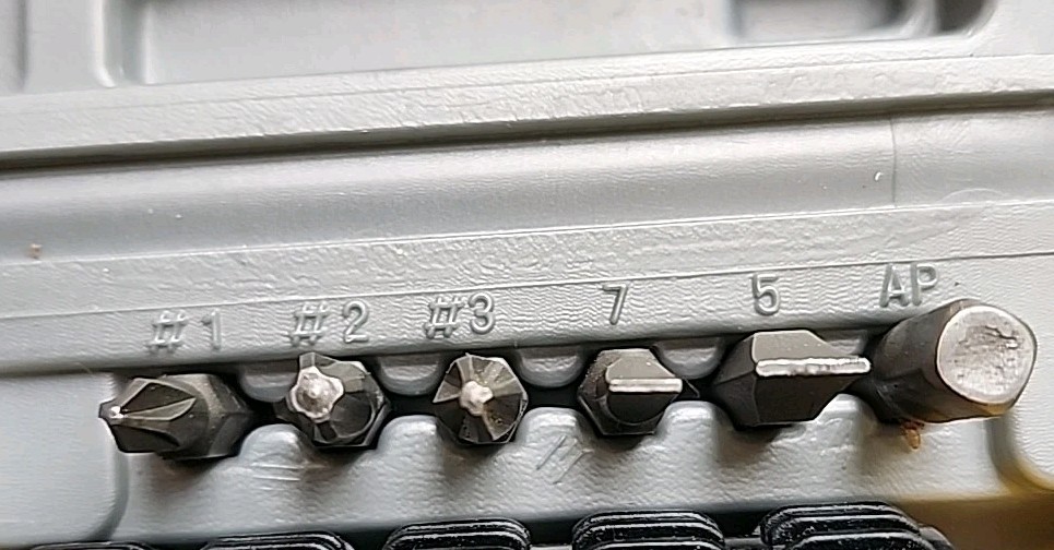 Small Ratcheting Screw Deiver And Socket Set Its A 14 Piece Set