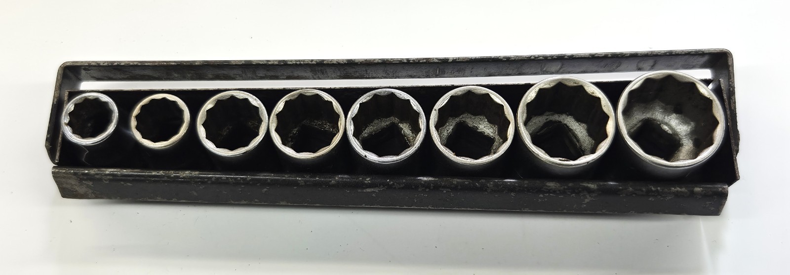 Craftsman =V= USA 3/8″ Drive 12pt METRIC 8 Pc 9mm – 19mm Shallow Socket Set