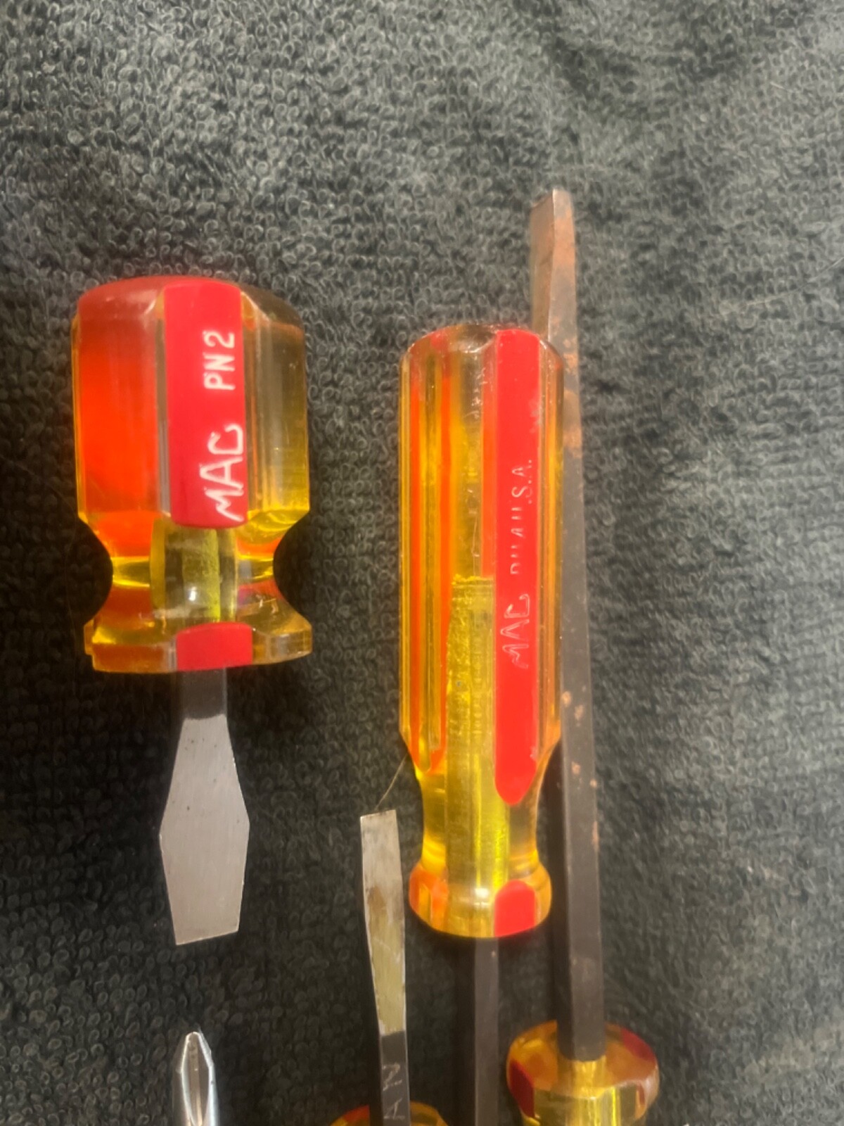 MAC TOOLS — FIVE SCREWDRIVERS — 4 FLAT TIP AND ONE PHILLIPS