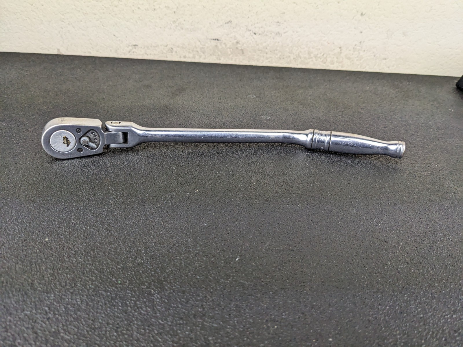 SNAP-ON TOOLS F732, 3/8″ DRIVE 11″ FLEX HEAD OFF-SET ANGLE RATCHET