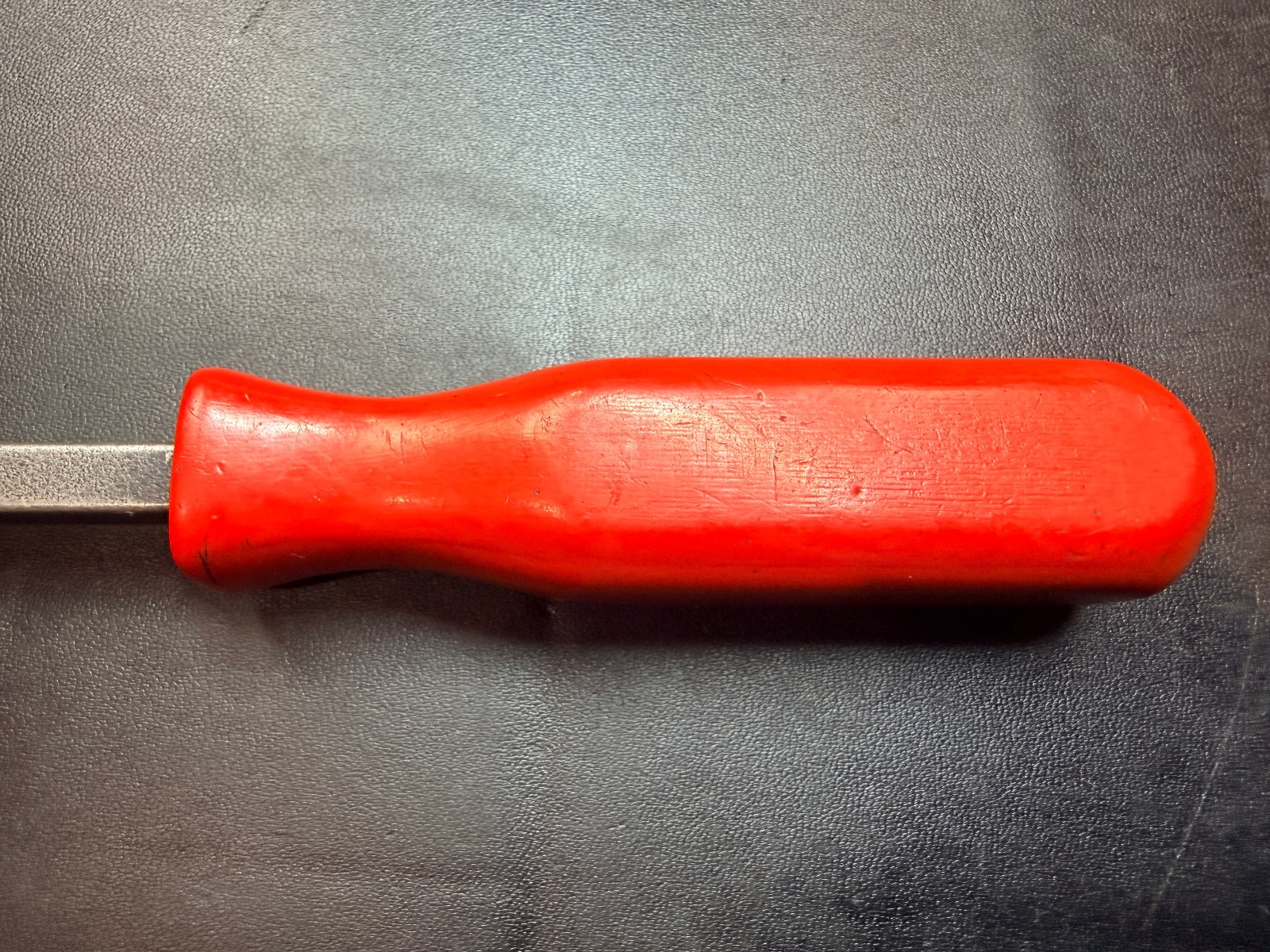 MAC Tools UT4 9-In. Upholstery Trim Removal Tool & Panel Clip Tool (Red) – USA