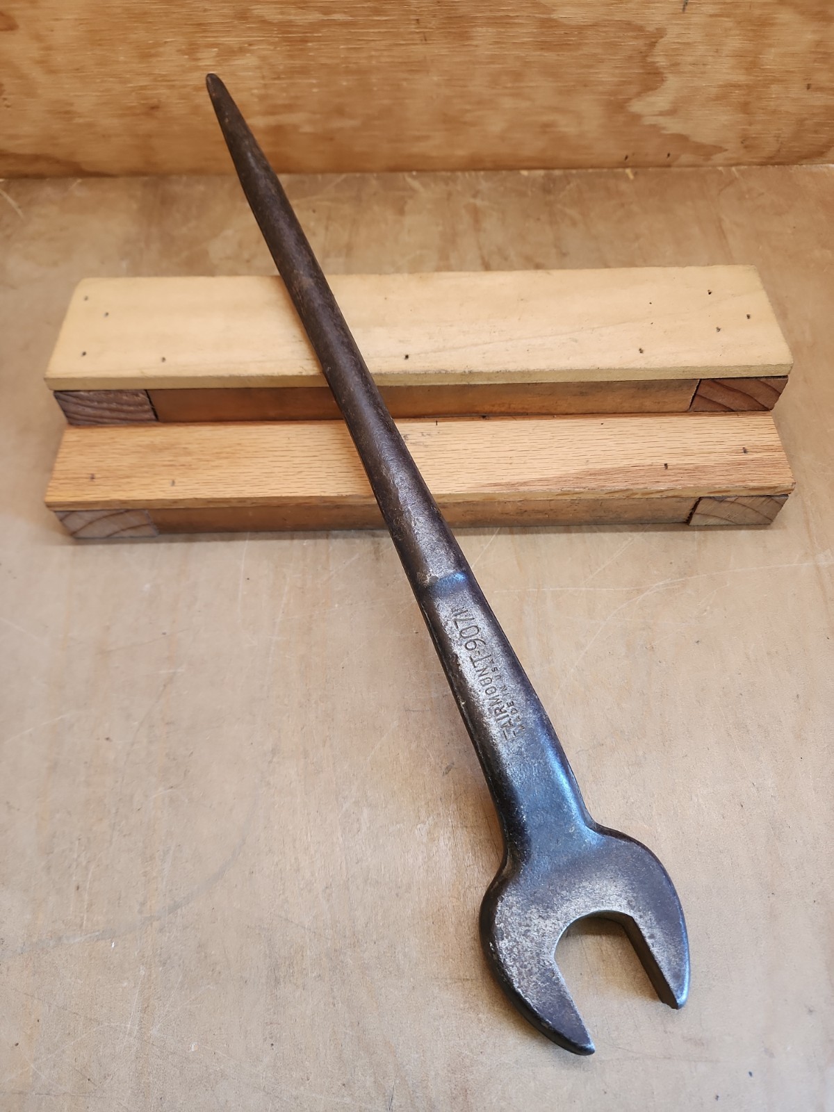 Vintage Fairmount 1-1/16″ Wrench Open End Spud Tip Offset #907 USA