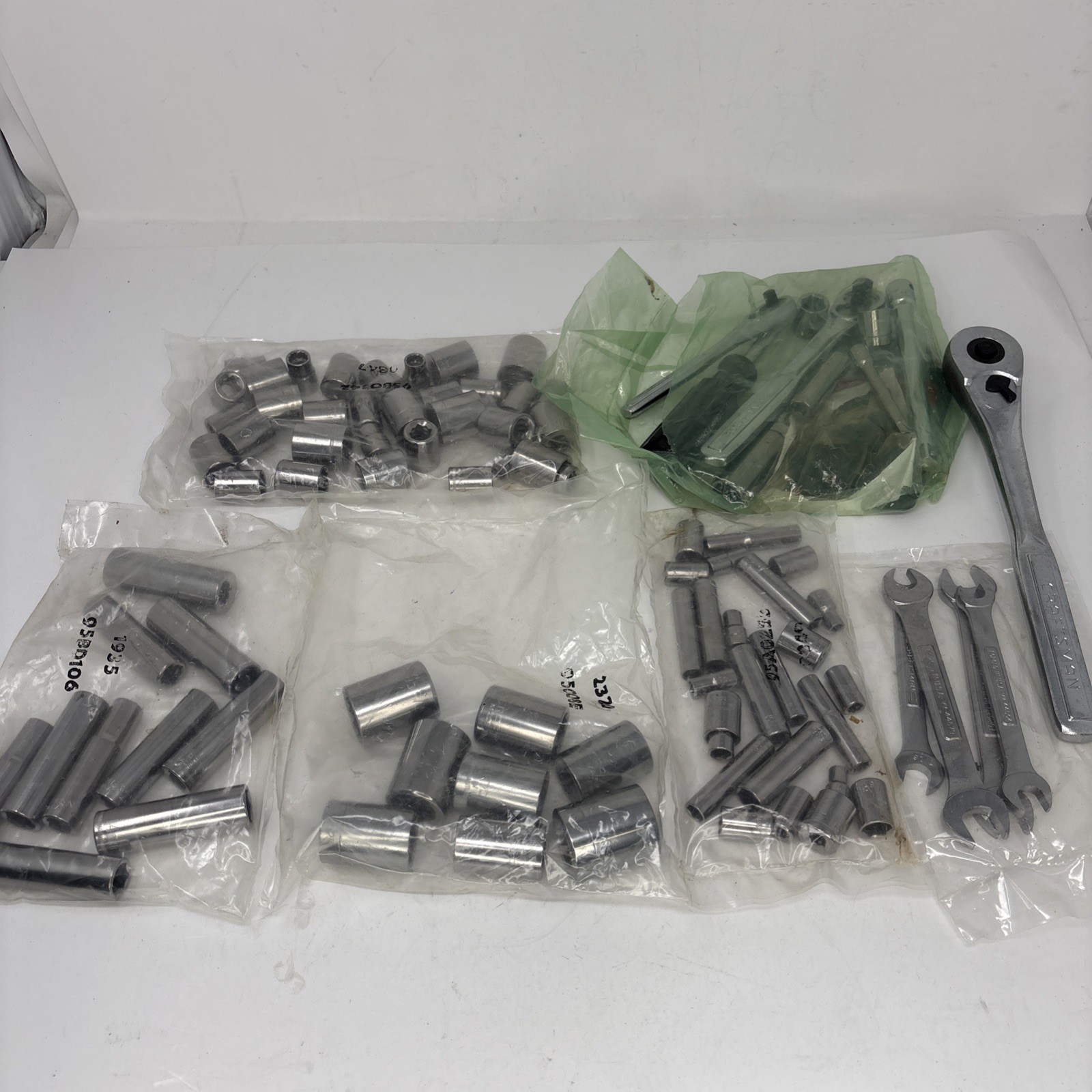 Craftsman USA 122 Piece Mechanic Tool Set 33122 Complete Sealed Bags Read