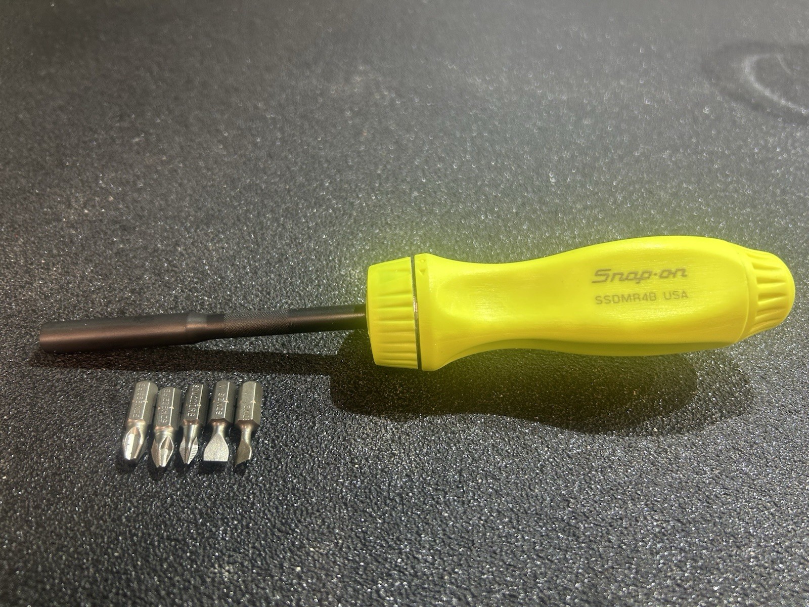 Rare Snap-On Ratcheting Screwdriver And Bits Hi-vis Yellow Black Shank SDDMR4BHV