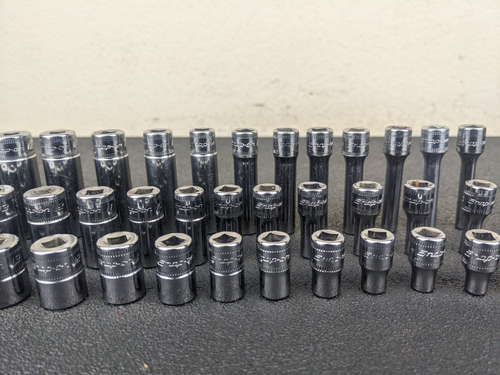 #bj243 Snap-On Tools 142STMMSYFR1 42pc 1/4″ Drive 6-Point Metric Foam Socket Set