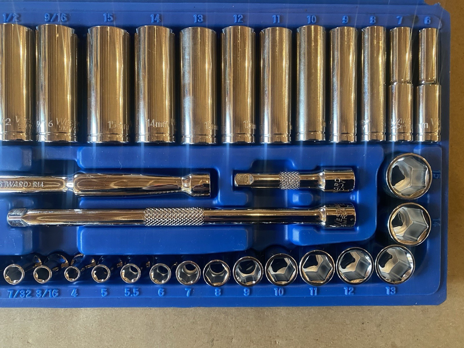 WESTWARD 1KEH6A 1/4 IN. DRIVE 44 PC SAE/METRIC,STANDARD/DEEP 6 POINT SOCKET SET