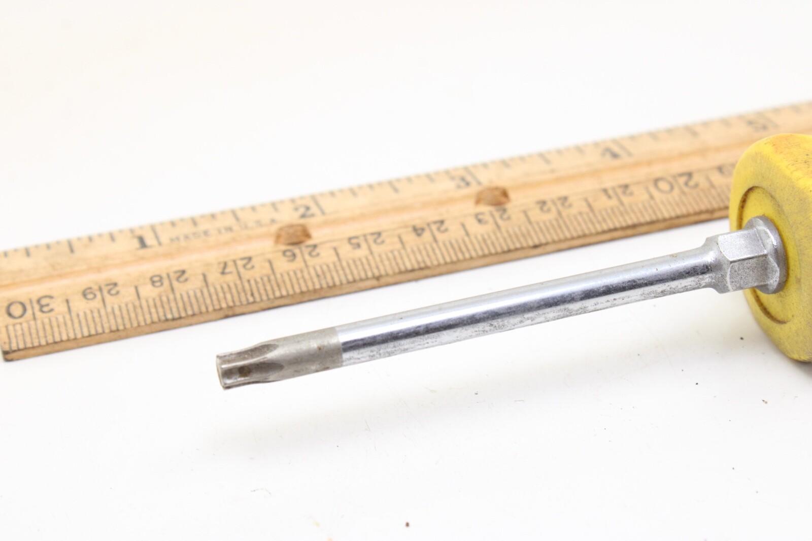 Snap-on SDTX327 T27 Torx 3″ Yellow Hard Handle Screwdriver USA