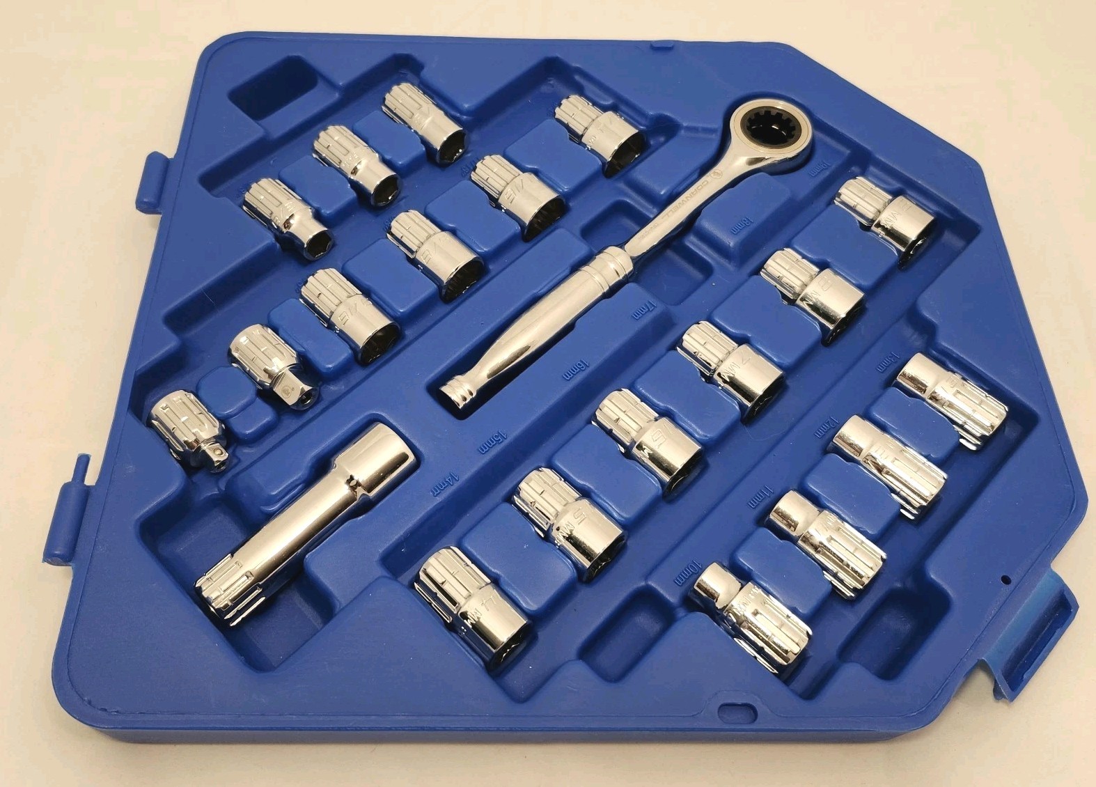 Cornwell CRW-21GTS 21PC. Go Thru Socket Set SAE & METRIC Hardly Used