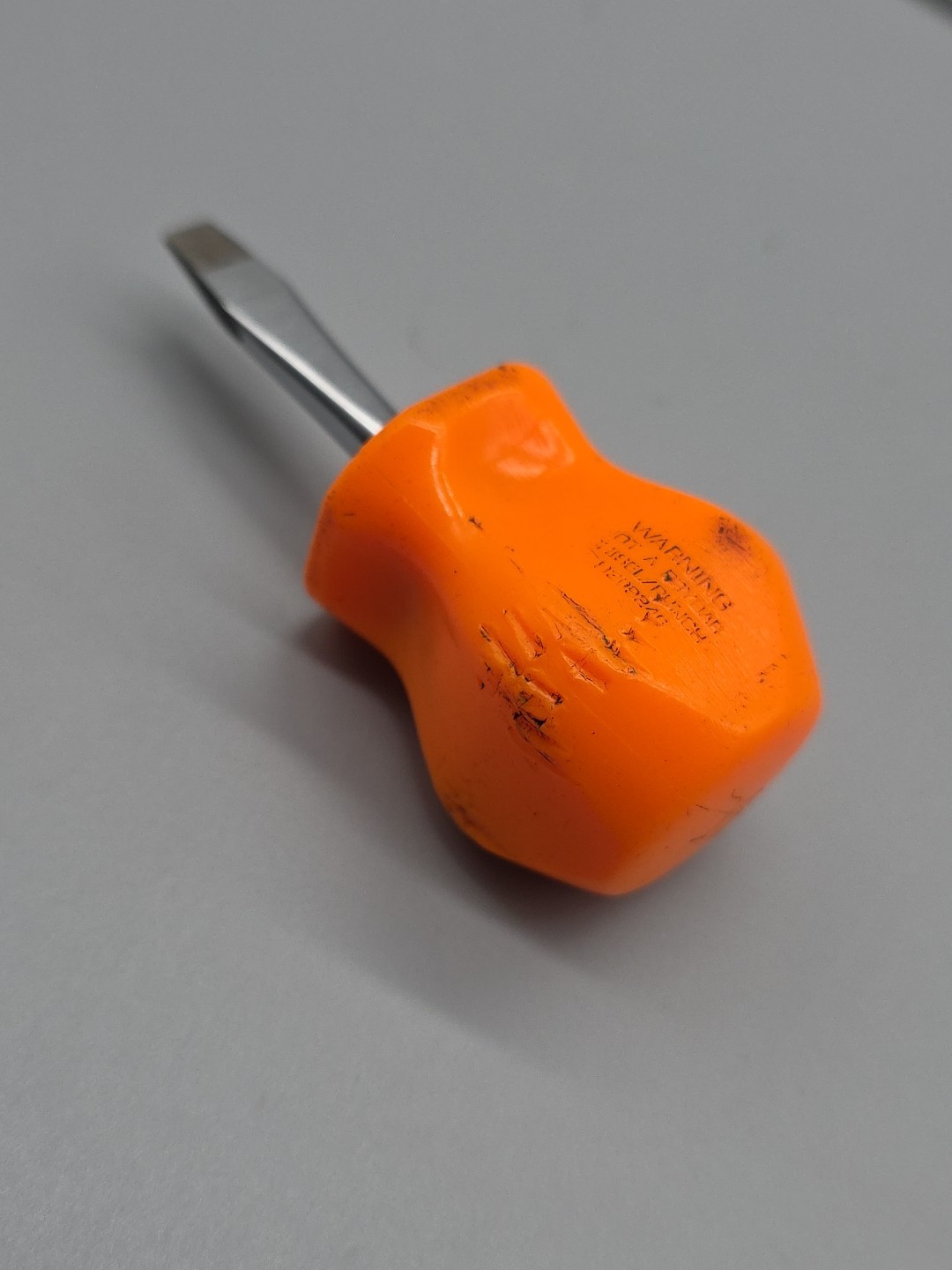 SNAP ON TOOLS – Flat Tip Stubby Screwdriver Yellow Hard Handle SDD1 USA