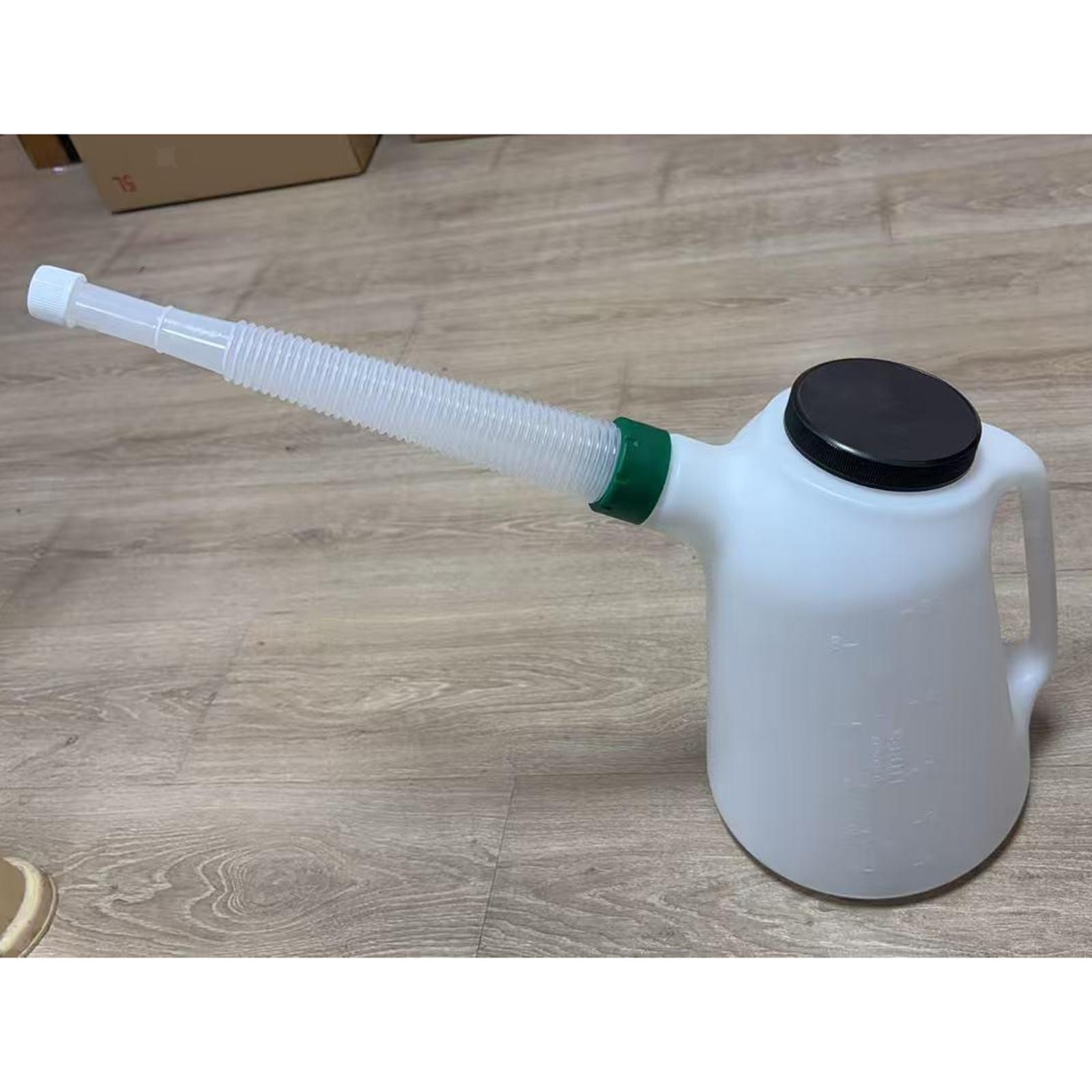 Oil Measuring Jug Engine Oil Dispenser 5 Litre with Scale Versatile with Handle