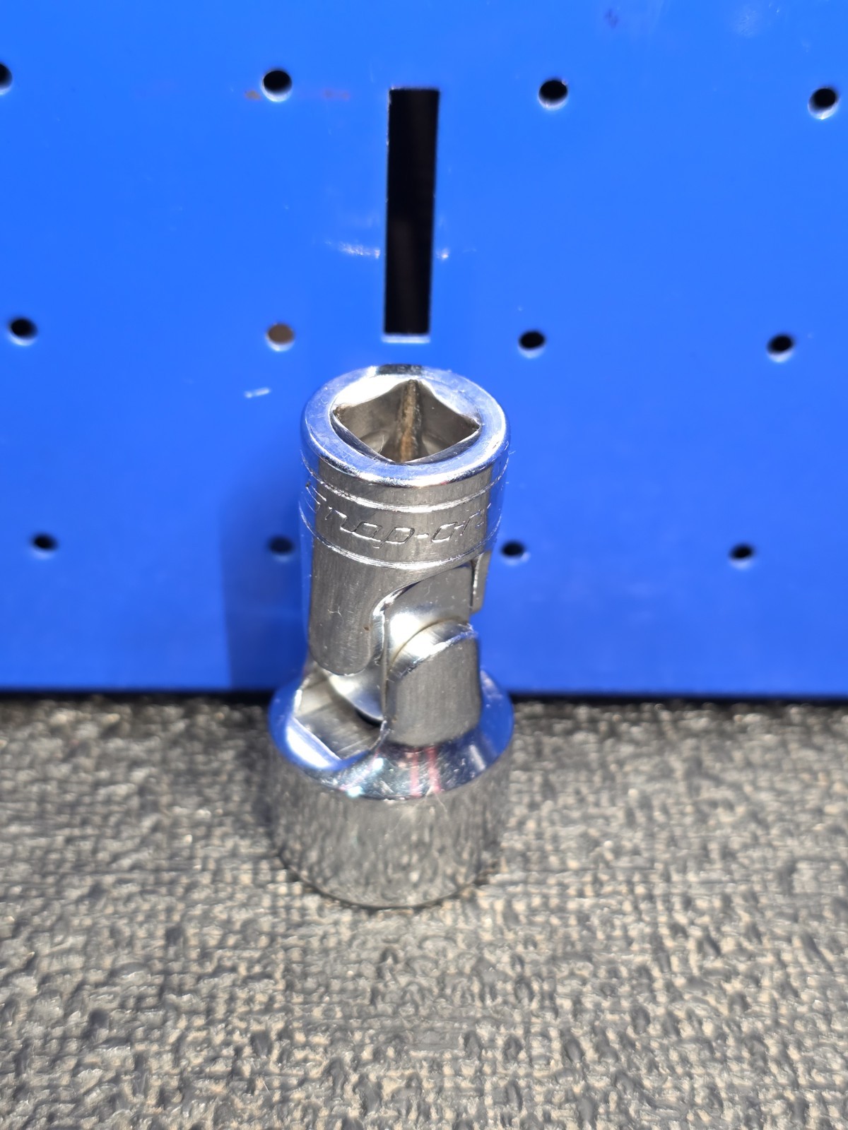 Snap-on Tools FS24 3/4″ 6-Point 3/8″ Drive Swivel Universal Shallow Socket