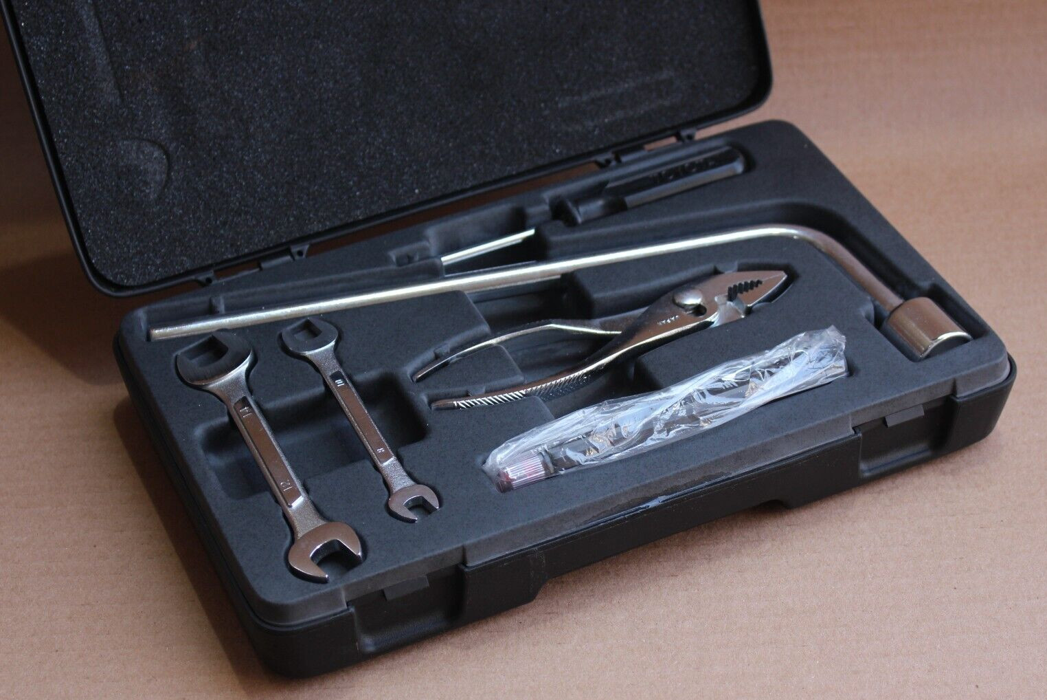 Lexus Ls430, Ls400 Emergency Lug Wrench Toyota OEM Tool Kit