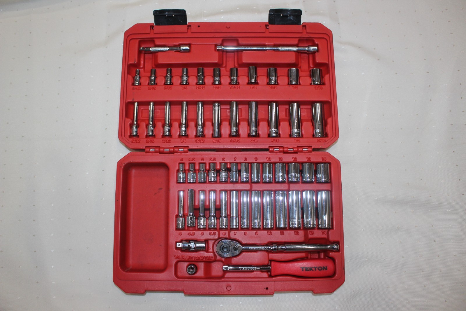 54 Piece Tekton 1/4″ Drive 6 Point Socket & Ratchet Set in Case – EUC