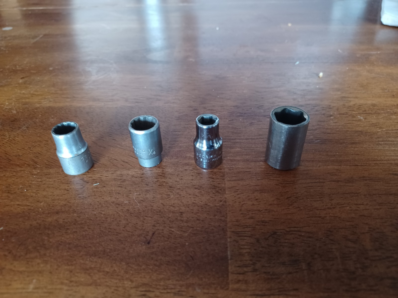 Proto Pear Ratchet 5249 3/8″ Drive With 13 various Sockets. Great mix! Nice