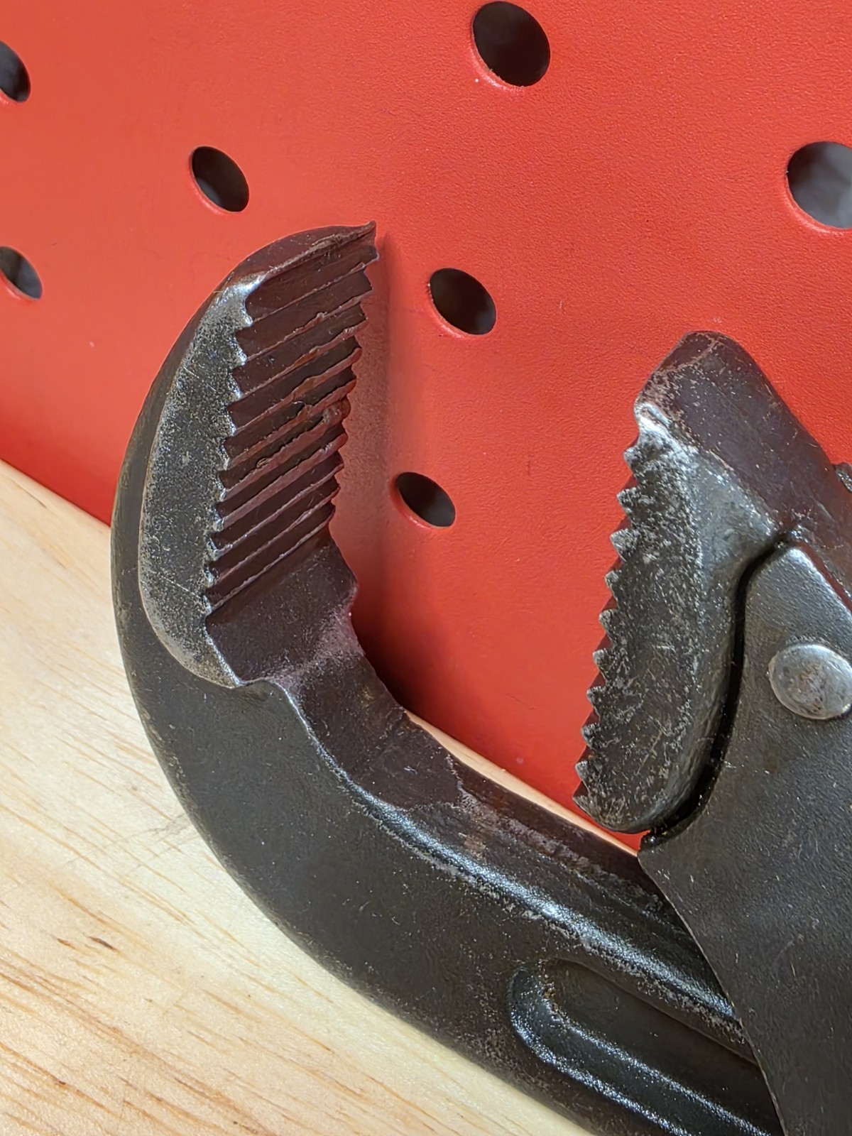 Snap-on Tools PWZ2 17″ RED Soft Grip Adjustable Pliers Wrench