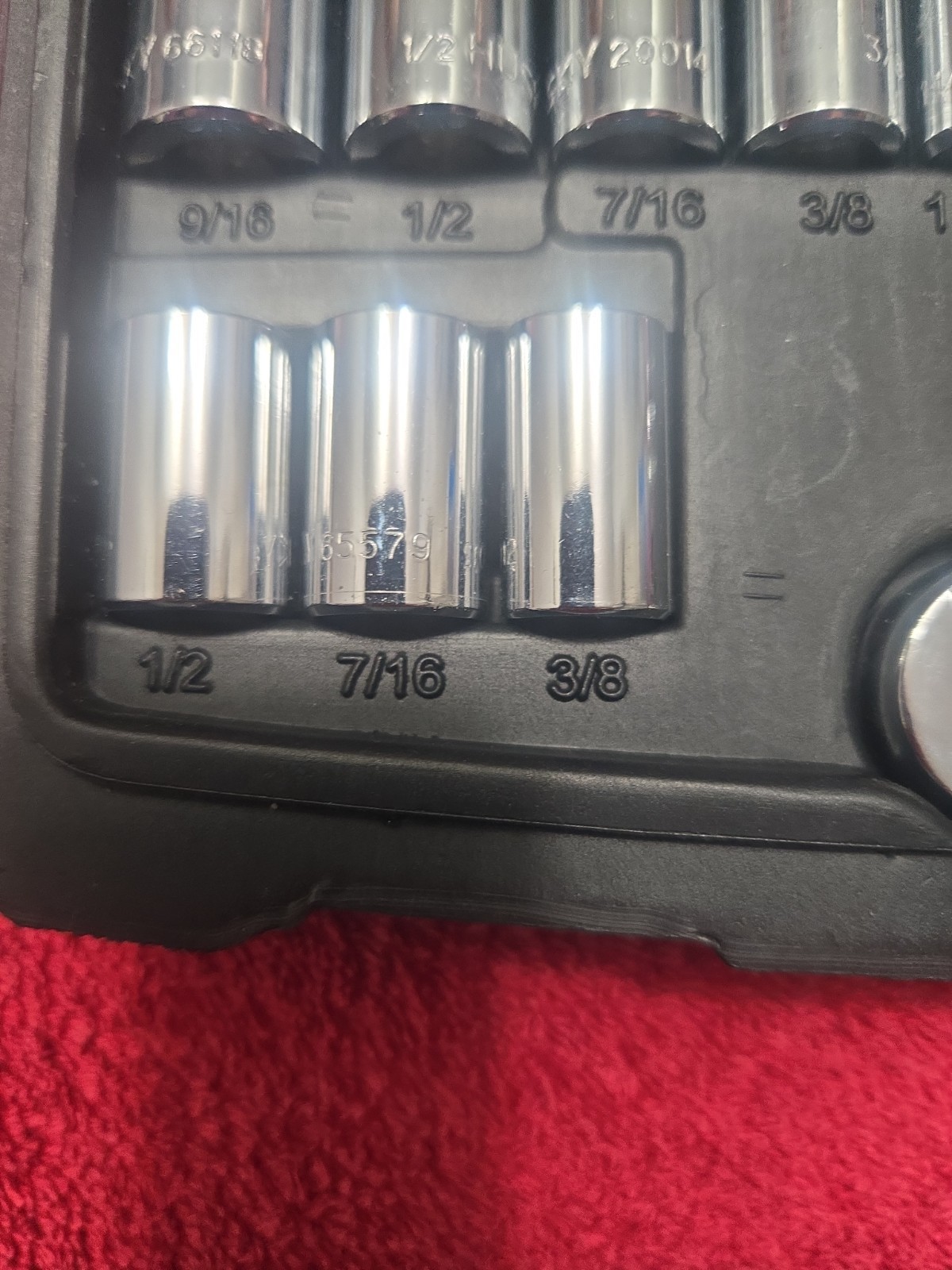 Thirty piece husky 1/4″ Dr Sae/ Metric Socket set