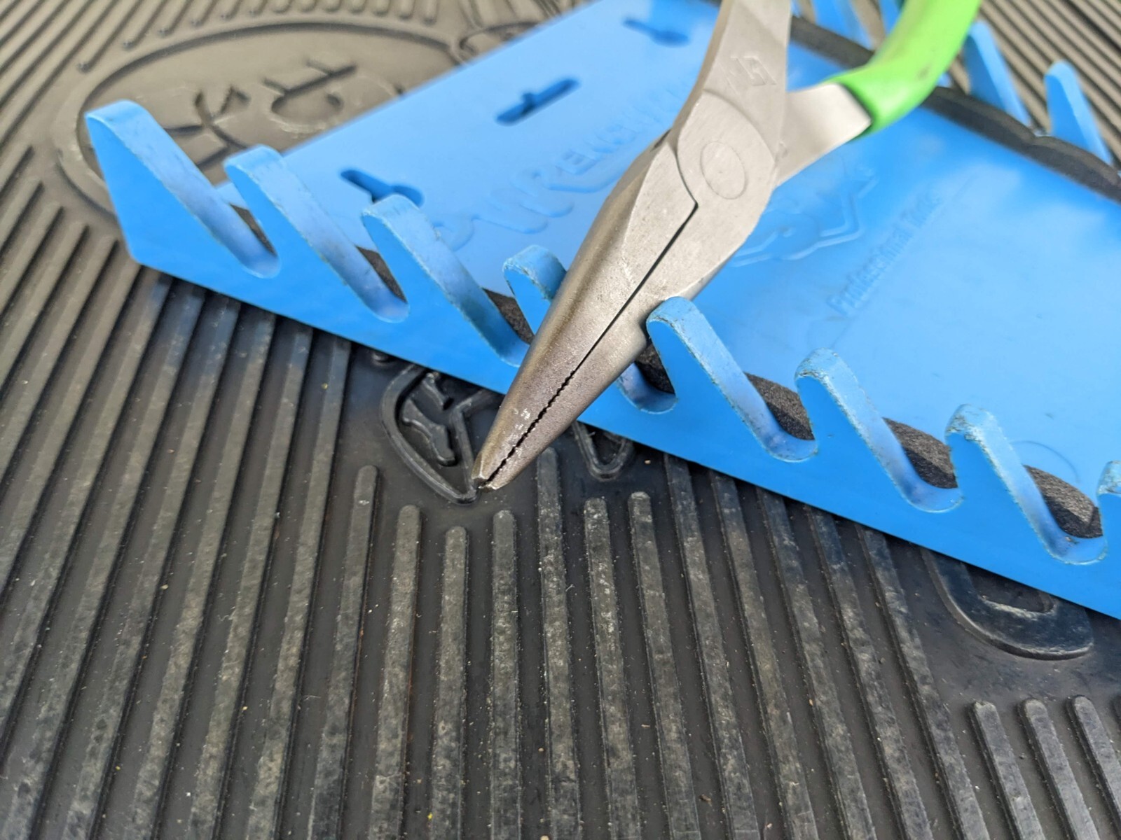 #aw196 Snap On 96ACF – 8″ Talon Grip™ GREEN NEEDLE Nose Pliers