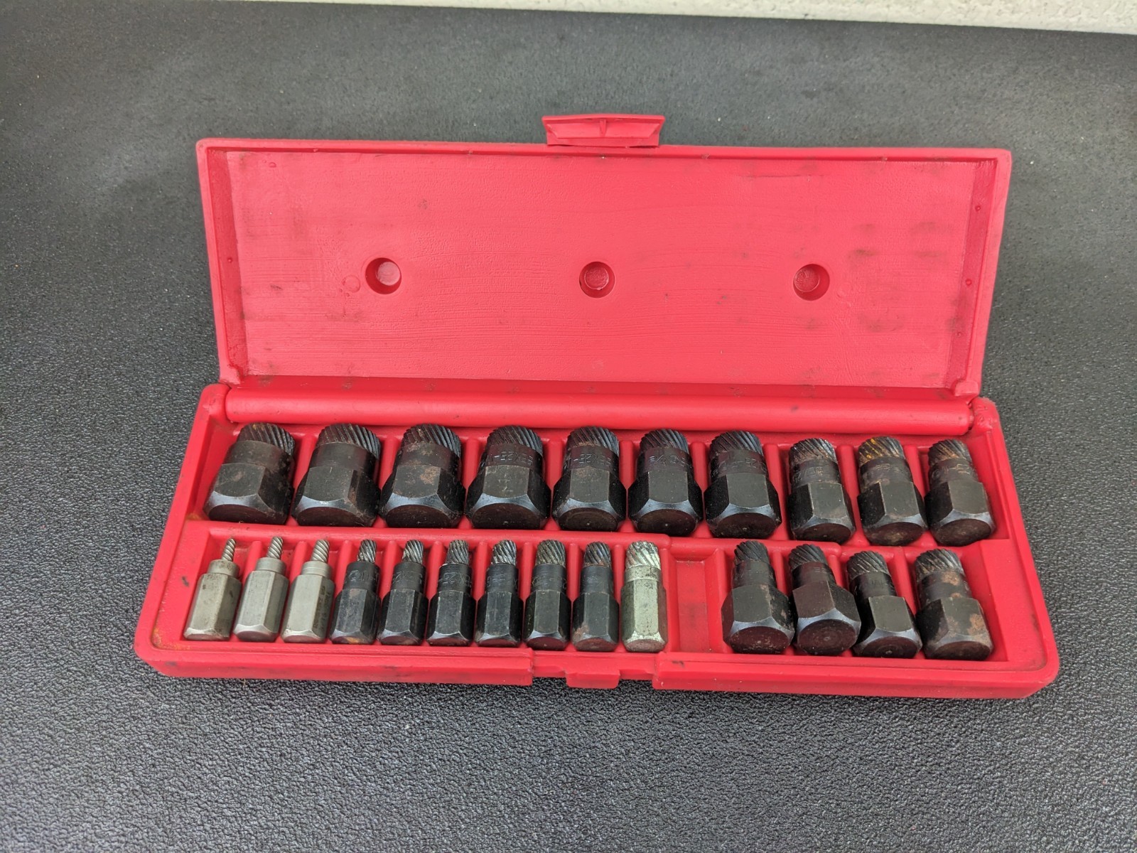 #bp376 Matco Tools SEXS25 hexagonal head multi spline screw extractor set