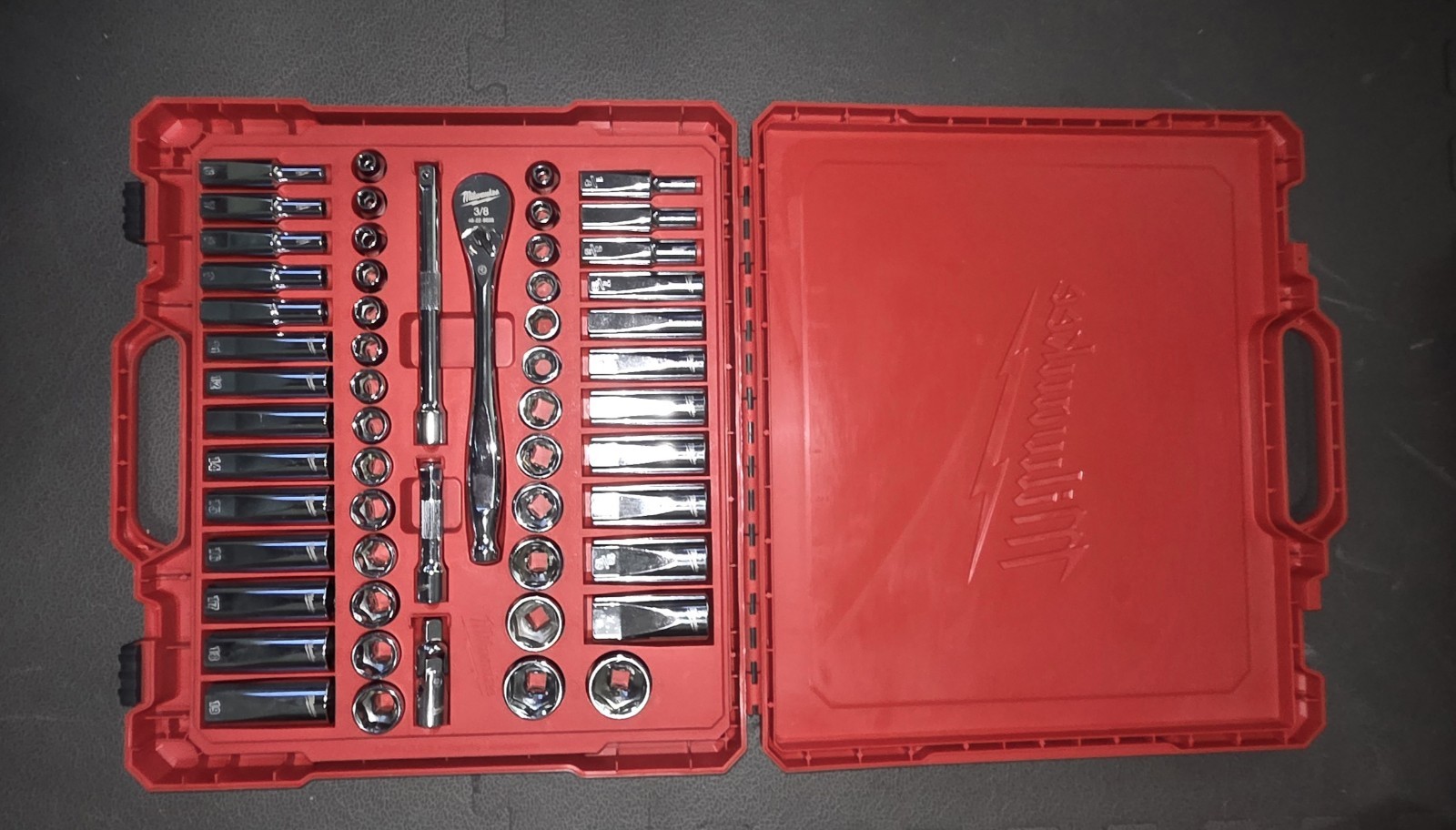 MILWAUKEE 48-22-9008 56-Pc. 3/8 in. Drive SAE/Metric Ratchet and Socket Set