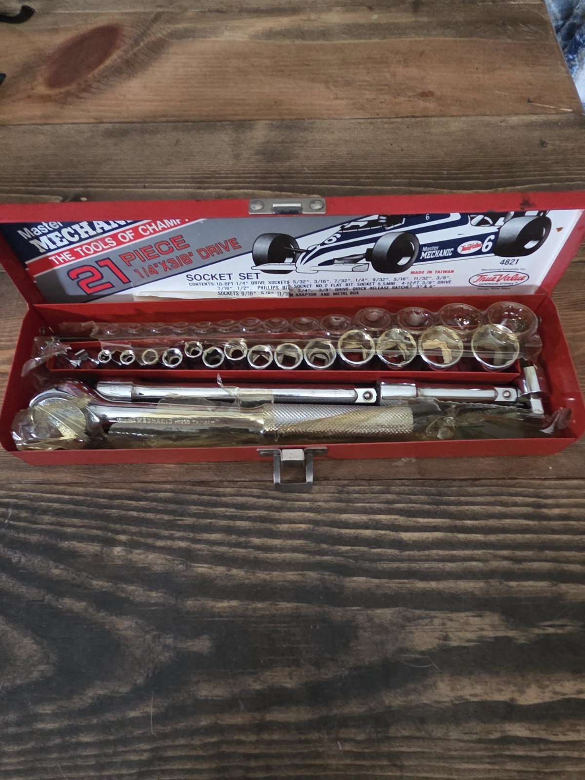 Vintage 21 Piece Socket Set-True Value