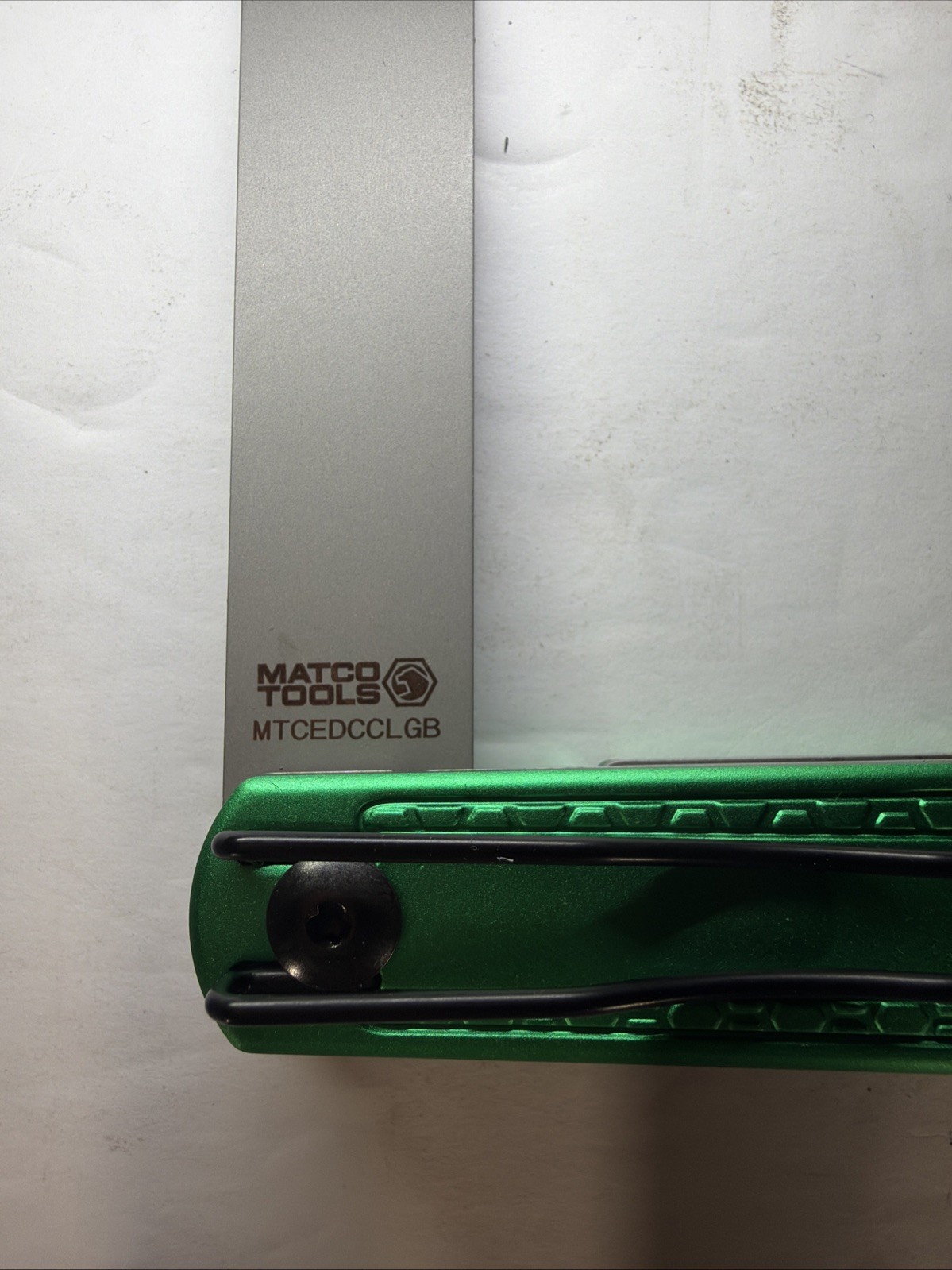 Matco Tools EVERYDAY CARRY FOLDING CLIP LIFTER W/ ALUMINUM HANDLE- GREEN