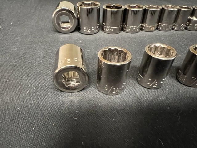 CRAFTSMAN 3/8″ DR 6PT-12PT made in USA SAE and Metric sockets, LOT of 46 PCS
