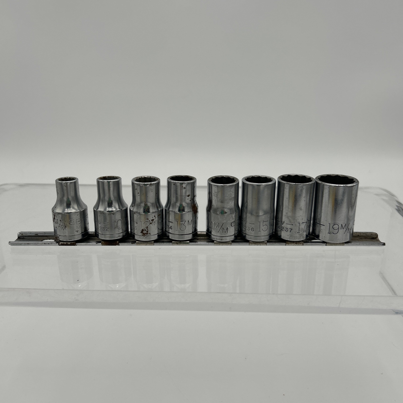 8 CRAFTSMAN USA 3/8″ DRIVE, METRIC SOCKET SET, 9,10,12,13,14,15,17,19mm-12 POINT