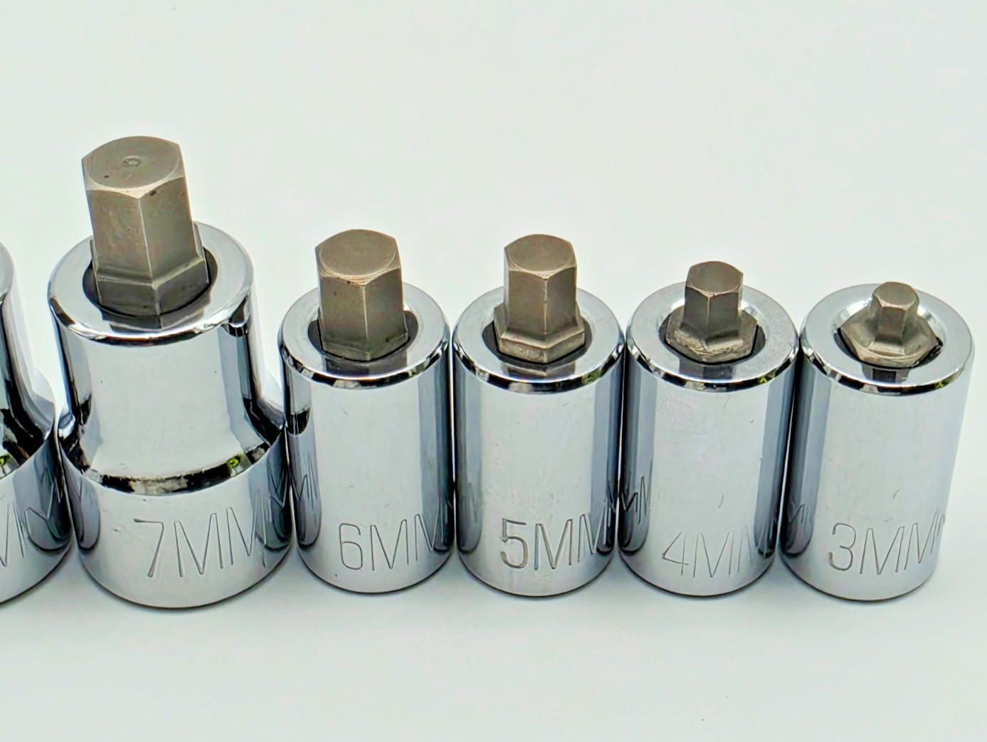MATCO Tools SABXYSM8R 8 Piece Stubby Hex Socket Set 1/4″-3/8″ Drive 3-10MM